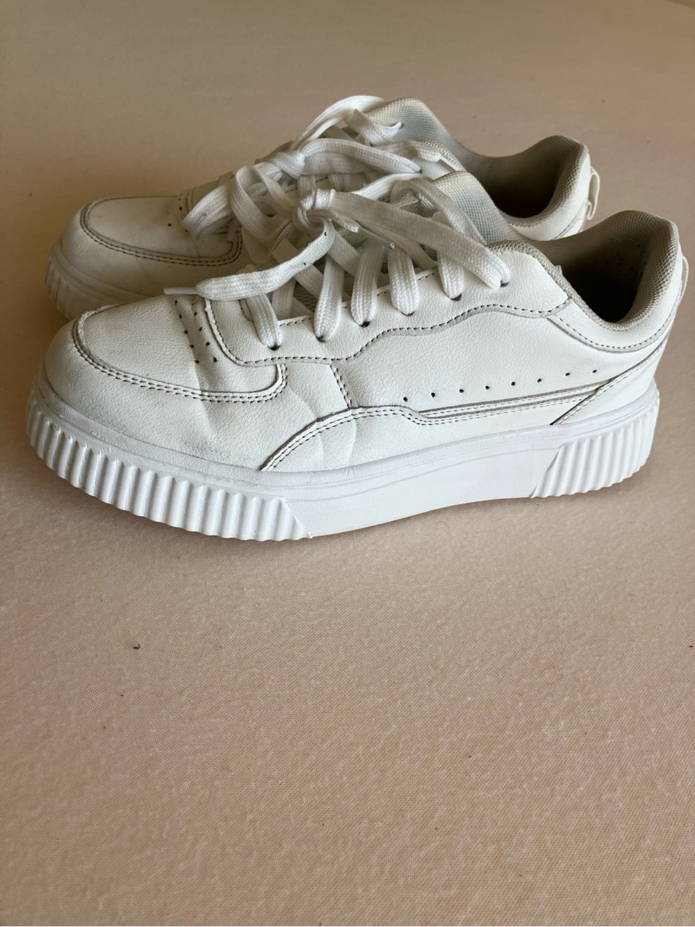 Women’s 9.5 White Chunky Platform Sneakers Retro Y2K Streetwear Shoes - Picture 3 of 6